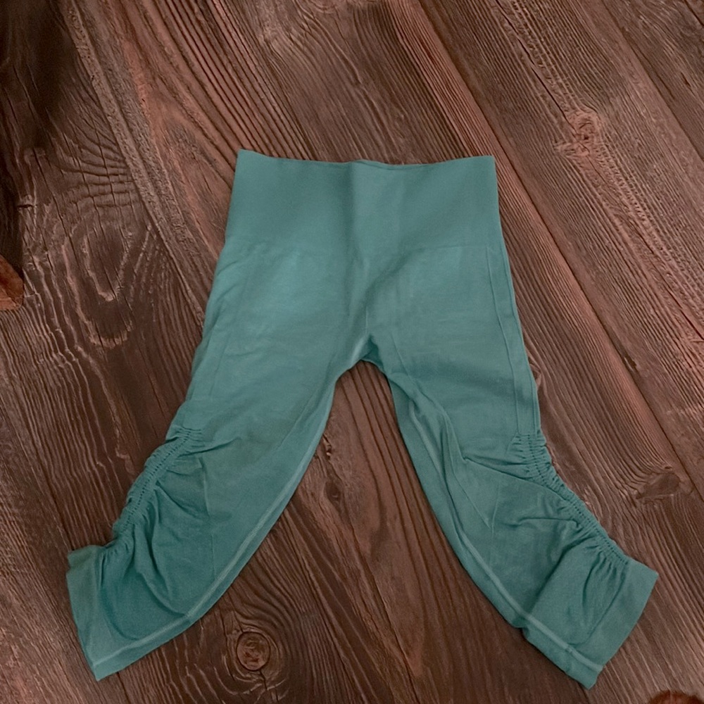 Lululemon cropped leggings